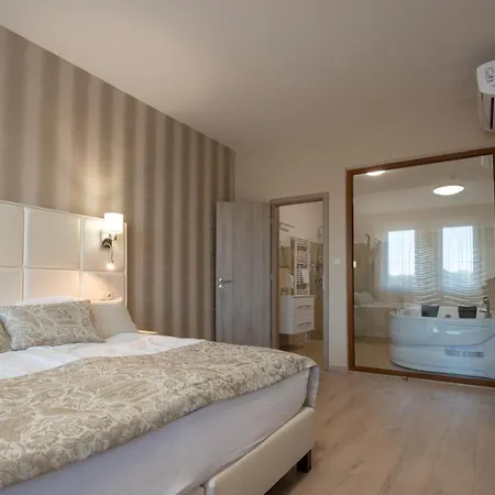 Falukozpont 3* Újhartyán