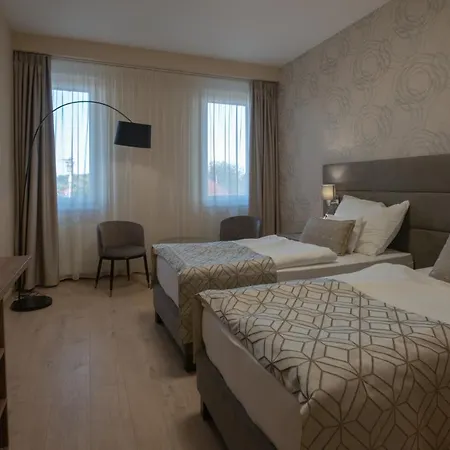 Falukozpont Hotel Ujhartyan