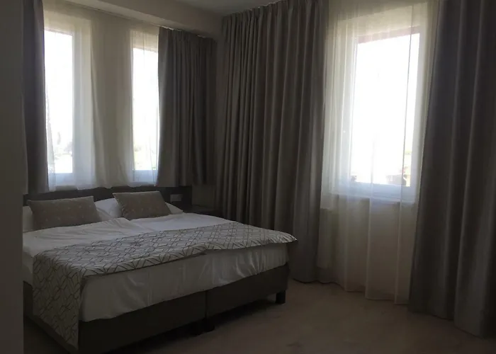 Falukozpont Ujhartyan