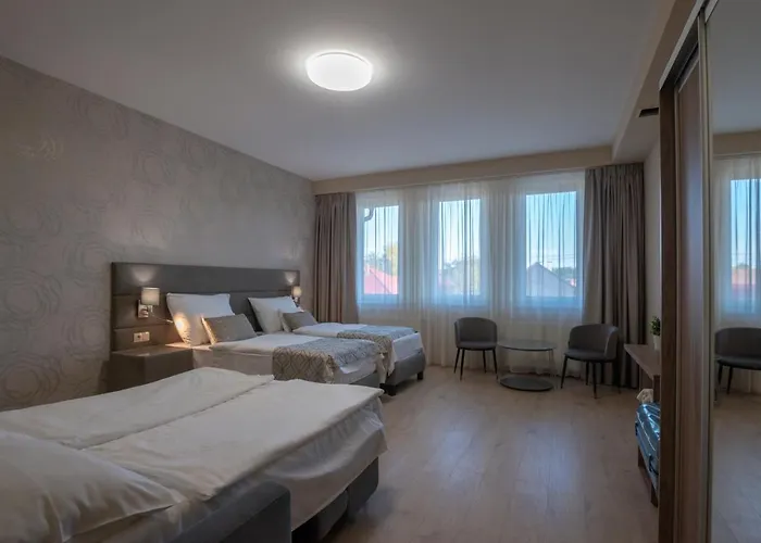 Отель Falukozpont 3*